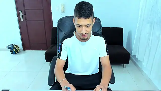 Chandler_ken: απευθείας συνομιλία ΧΧΧ