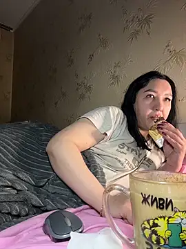 Naughtbaby_2025 élő XXX-chatje