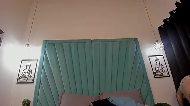 Chat +18 de Mia_Reyesjs ao vivo