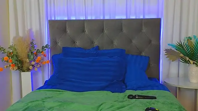 Ariana_Petite élő XXX-chatje