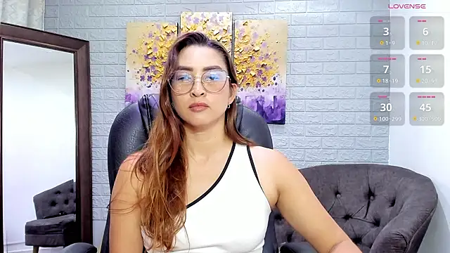 _LaraMom_ Chat XXX in diretta