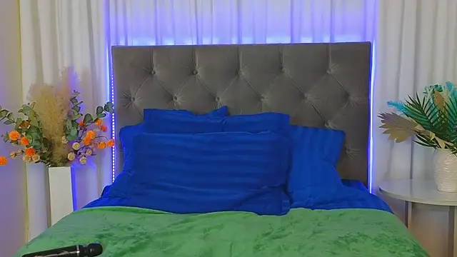 Ariana_Petite élő XXX-chatje