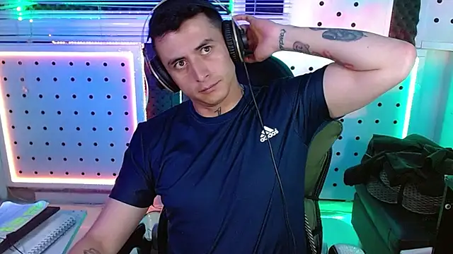 XXX chat uživo modela Godofcumxxx