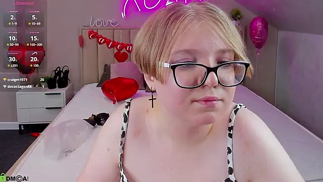 Lauraaa_Smith 现场XXX聊天