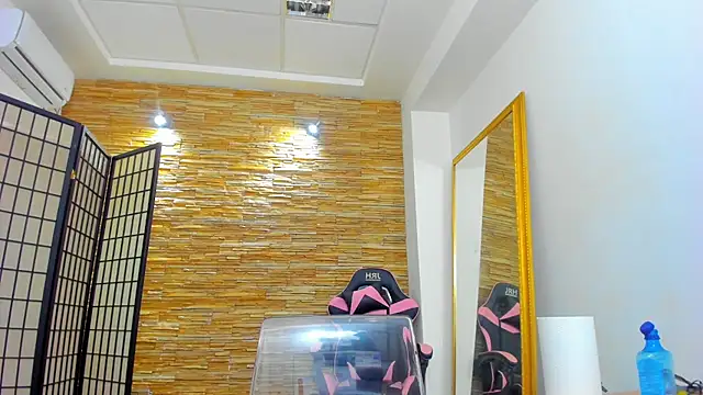 Jelly_Bee লাইভ XXX চ্যাট