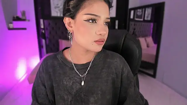 renee_shelby_'s Live XXX Chat