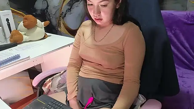 Chatroom XXX en direct de lilimini032