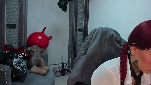 Chatroom XXX en direct de selene_red_