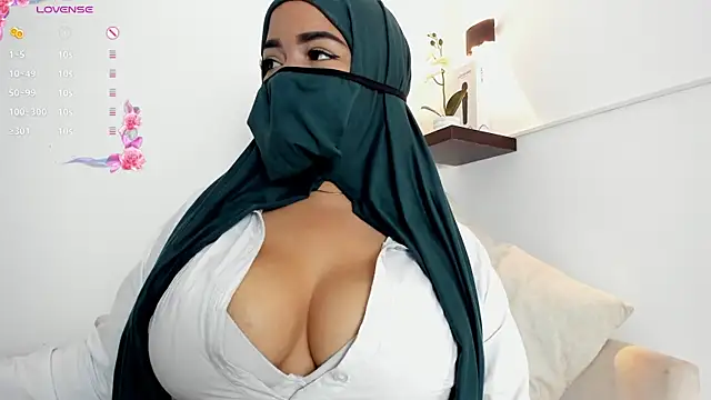 thaira_aly Show in webcam