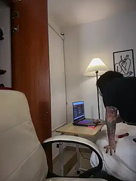 horny_roomiess – Naživo XXX chat