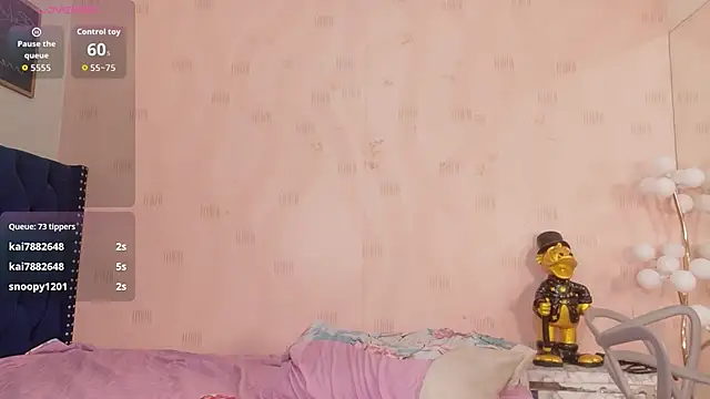 XXX chat uživo modela littleebonymommy