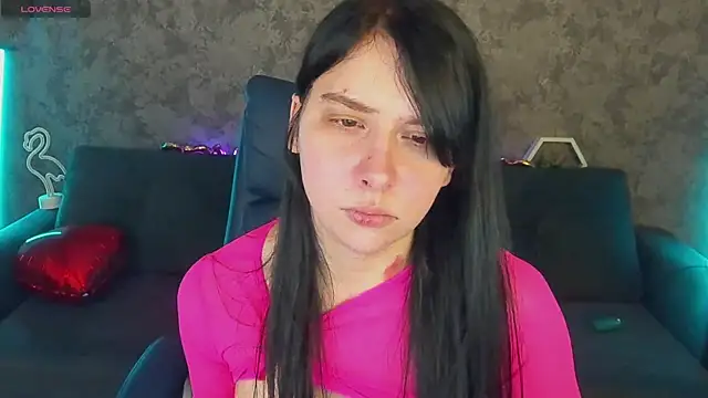 LiviaShy Pertunjukan Webcam