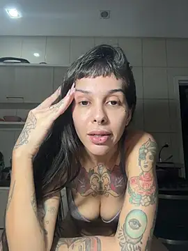 Nikatsu Adlı Modelin Canlı XXX Sohbeti