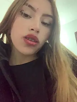 Show modela PrettyAshley_ na web-kameri