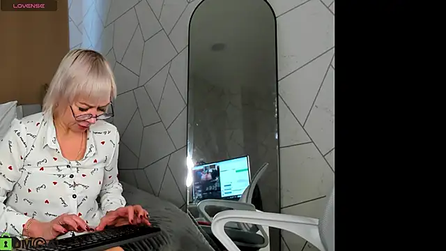 Ann_Annise: απευθείας συνομιλία ΧΧΧ