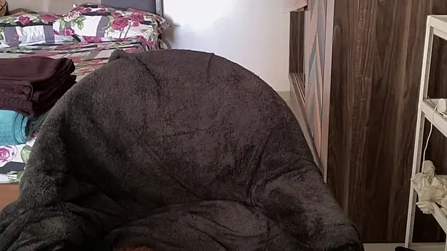 MakeMeAwareAah: απευθείας συνομιλία ΧΧΧ