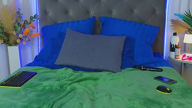 Ariana_Petite Pertunjukan Webcam