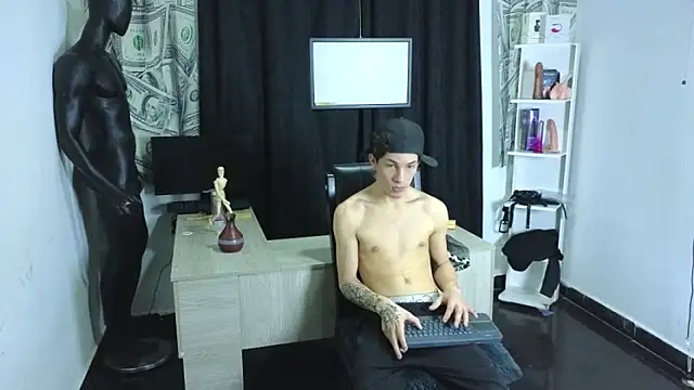 Pride_couple élő XXX-chatje