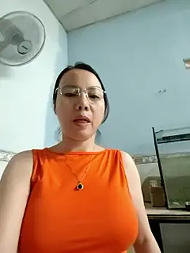 Famrita 在線直播表演