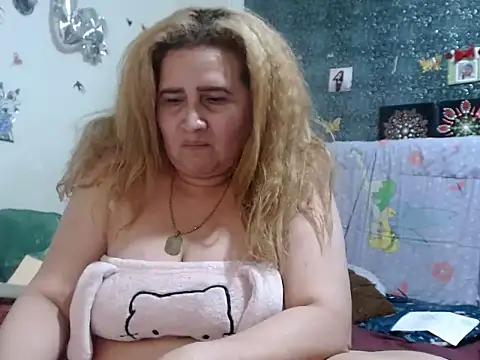 Perla1981-- – Live XXX-chat