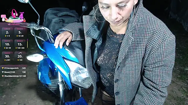 esmeralda_li's Live XXX Chat