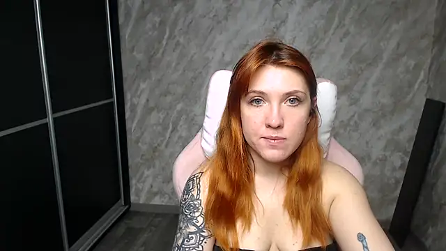 Reginasmilee Chat XXX in diretta