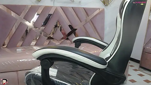 Kendra_rouse_v Chat XXX in diretta