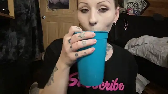 TeenyDoll: διαδικτυακό σόου στην κάμερα