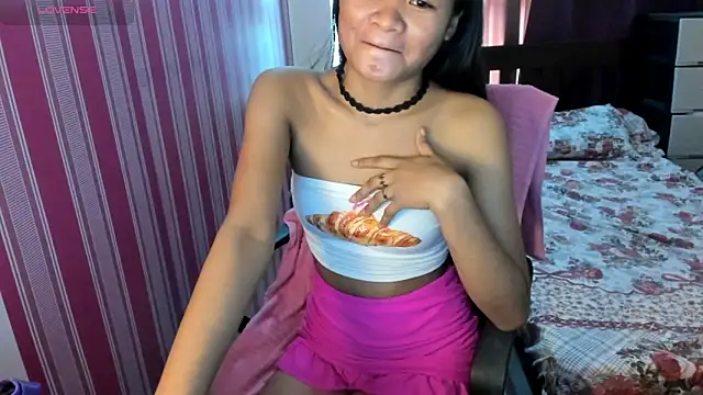 Show modela Mica_Jones na web-kameri