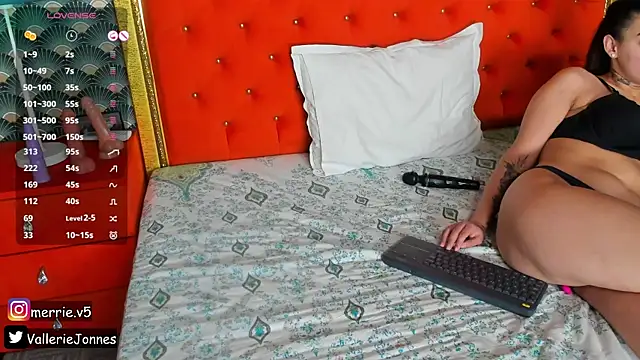 VallerieJones Chat XXX live