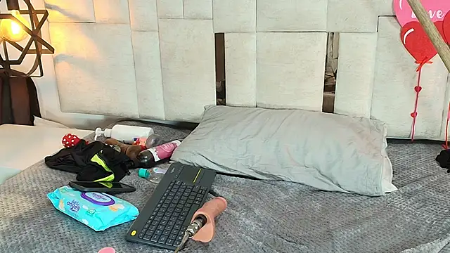 Sara_BigAss- Show Webcam