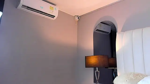 CharlotteAshford's Live XXX Chat