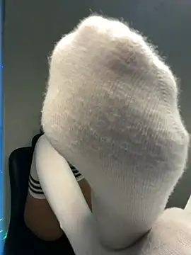 Show modela ArielsFeet333 na web-kameri