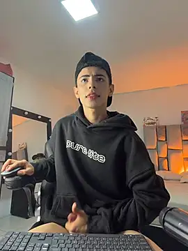 Sebastian_Reed: διαδικτυακό σόου στην κάμερα