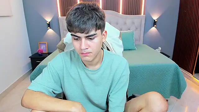 Tommy18__'s Live XXX Chat