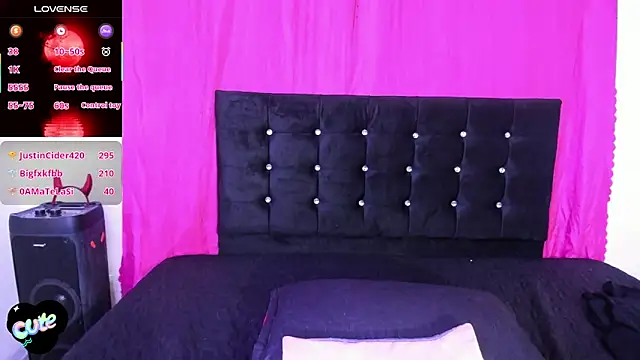 cutenaked_8 Adlı Modelin Canlı XXX Sohbeti