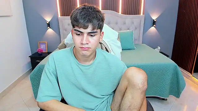 دردشة Tommy18__ الجنسية المباشرة