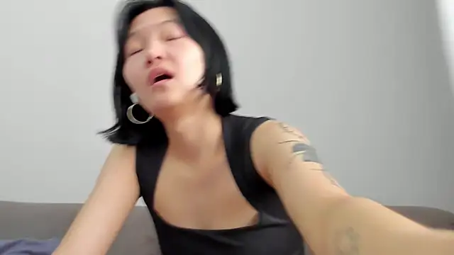 Chat +18 de ailey_chao ao vivo