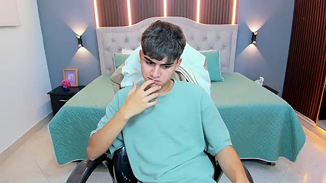 دردشة Tommy18__ الجنسية المباشرة