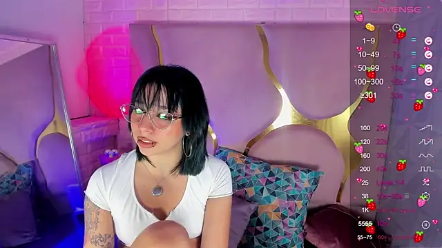 NaniiSisy Pertunjukan Webcam