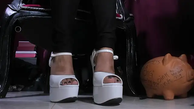 MeGoddesSara's Live XXX Chat