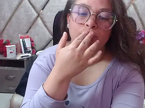 Sarah_Boobs_ Adlı Modelin Canlı XXX Sohbeti