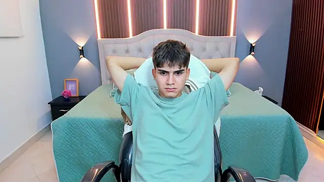 Tommy18__ élő XXX-chatje