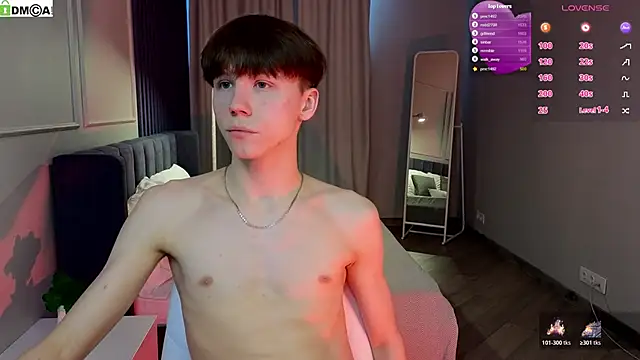 cuMte_boy: διαδικτυακό σόου στην κάμερα