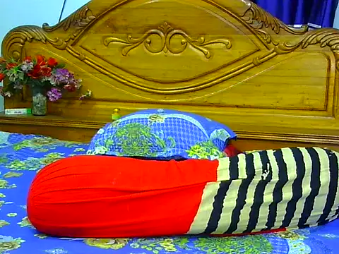 Horny_Doll24 Adlı Modelin Canlı XXX Sohbeti