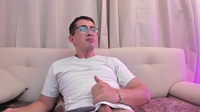 Tommas_Jhonson: онлайн-секс-чат