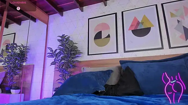 MiaKay1 élő XXX-chatje