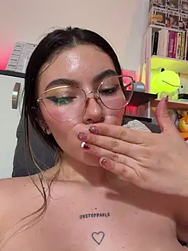 Your_Honeey élő XXX-chatje