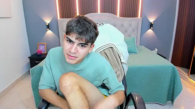 Tommy18__ Chat XXX in diretta