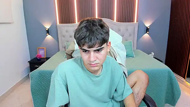 Онлайн чат XXX Tommy18__